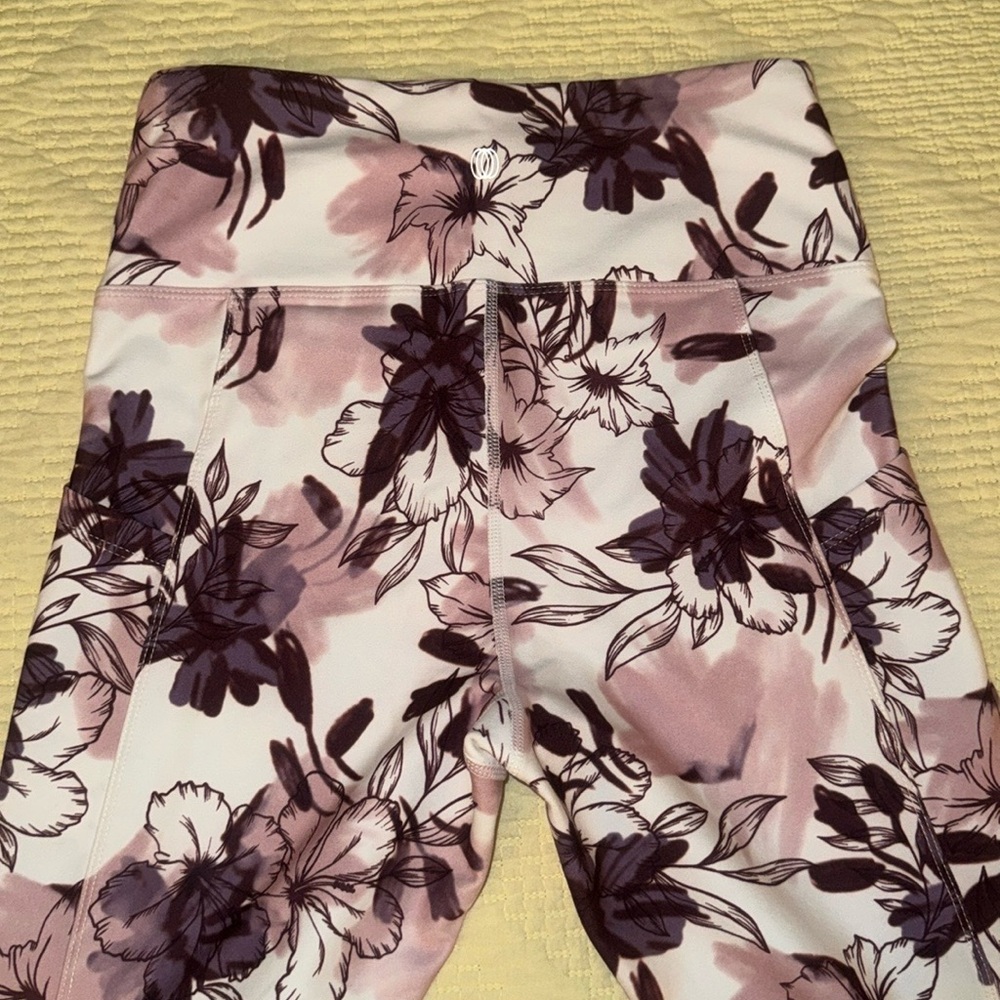 Balance Collection Super Soft Yoga leggings X10 Size Small Burgundy, Pink, White - Picture 6 of 7